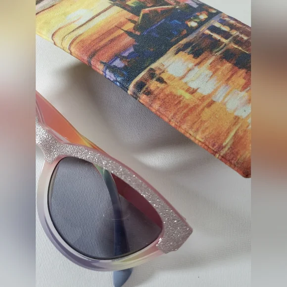 SUNGLASSES &  With Matching Case - Picture 6 of 16